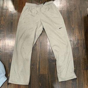 Nike therma-fit sweats L